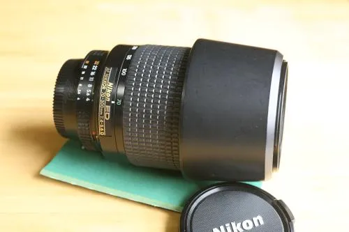 ニコン　望遠ズームレンズ　Nikon AF NIKKOR  70-300mm  1:4-5,6 D  ED