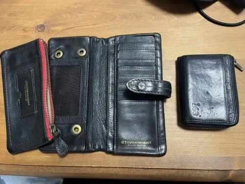財布２つ
