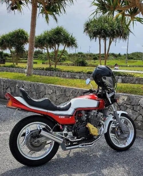 cbx400f 3段シート シート タックロール 憎い cbx550f チンチラ