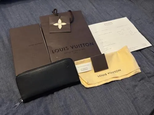 LOUIS VUITTONジッピーウォレット・ヴェルティカル 