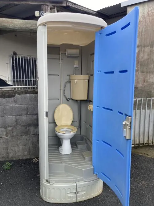 仮設トイレ