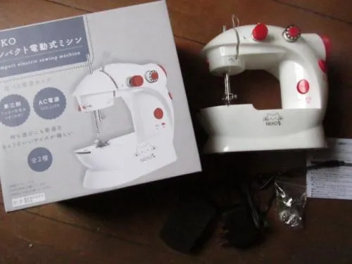 【ジャンク品】単３電池or100v AC電源 両方対応/NEKO製 コンパクト電動式ミシン 型番:NK-308/取扱説明書＆元箱つき/付属品多数