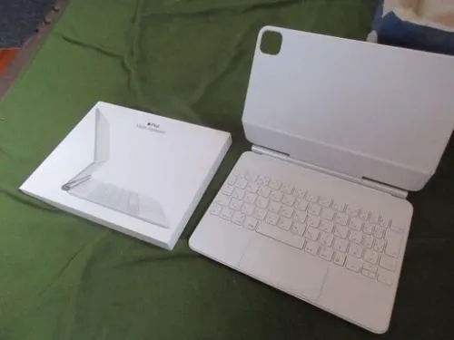iPad Magic Keycoard　マジックキーボード