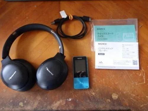 SONY　デジタルミュージックプレーヤー＆ワイヤレスヘッドフォン