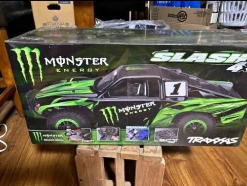 モンスターエナジートラック