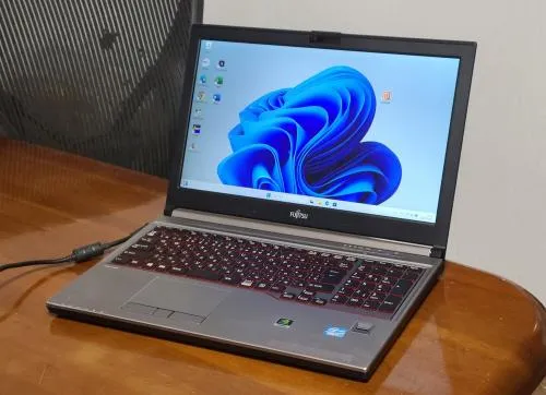 富士通15インチ使用少グラフィックカード付きハイエンド【win11 CPUスコア5351】i7 SSD256GB/メモリ16GB/ office JW-CAD